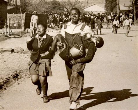 Cuộc nổi dậy Soweto năm 1976: biểu hiện chống áp chế Apartheid và kêu gọi giáo dục bằng tiếng mẹ đẻ